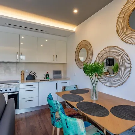 Social Lodge Funchal Center - City View Rooftop